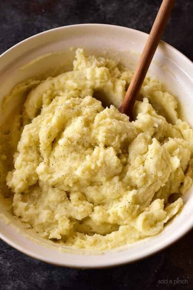 Instant Pot Mashed Potatoes - The Instant Pot pressure cooker makes for quick and easy, perfect mashed potatoes every time! // addapinch.com