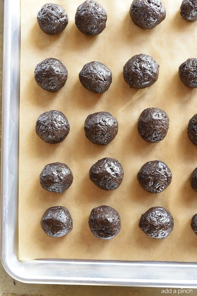 No Bake Oreo Truffles Recipe - These No Bake Oreo Truffles use just four ingredients and come together in a snap! Perfect to make throughout the year, but especially during the holidays! // addapinch.com