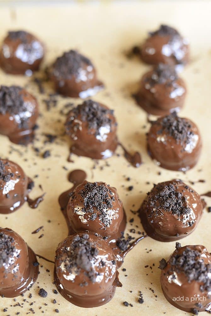 No Bake Oreo Truffles Recipe - These No Bake Oreo Truffles use just four ingredients and come together in a snap! Perfect to make throughout the year, but especially during the holidays! // addapinch.com