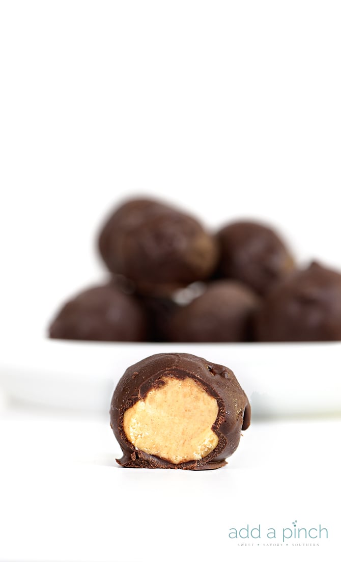 Peanut Butter Balls Recipe - the perfect combination of peanut butter and chocolate! This simple, no-bake recipe makes peanut butter balls everyone loves! // addapinch.com