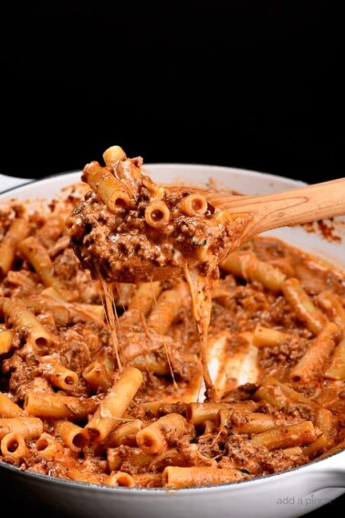 Skillet Beef Ziti Recipe - This Skillet Beef Ziti Recipe makes a quick and easy weeknight supper that the whole family loves! The pasta cooks right in the skillet and goes straight from the cooktop to the table in 30 minutes! // addapinch.com