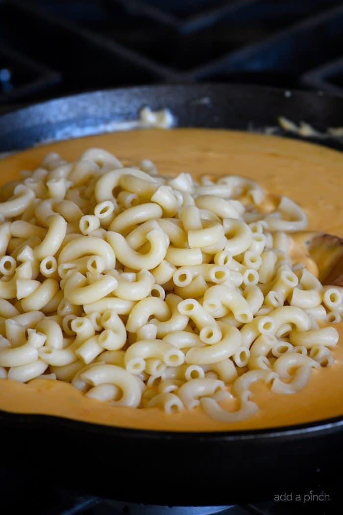 Skillet Mac and Cheese Recipe - Mac and Cheese is the ultimate comfort food! This easy cheesy sauce combined with macaroni and a buttery, crunch topping makes for the creamiest Mac and Cheese! // addapinch.com