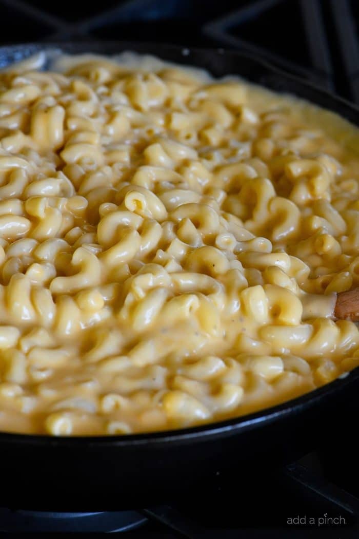 Skillet Mac and Cheese Recipe - Mac and Cheese is the ultimate comfort food! This easy cheesy sauce combined with macaroni and a buttery, crunch topping makes for the creamiest Mac and Cheese! // addapinch.com