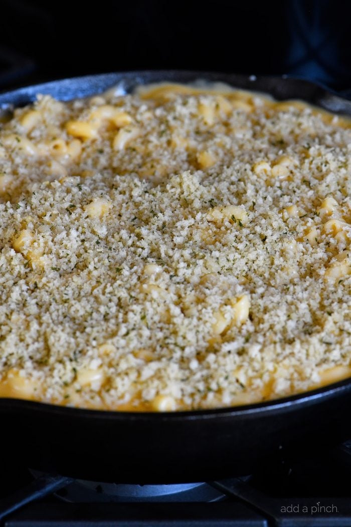 Skillet Mac and Cheese Recipe - Mac and Cheese is the ultimate comfort food! This easy cheesy sauce combined with macaroni and a buttery, crunch topping makes for the creamiest Mac and Cheese! // addapinch.com