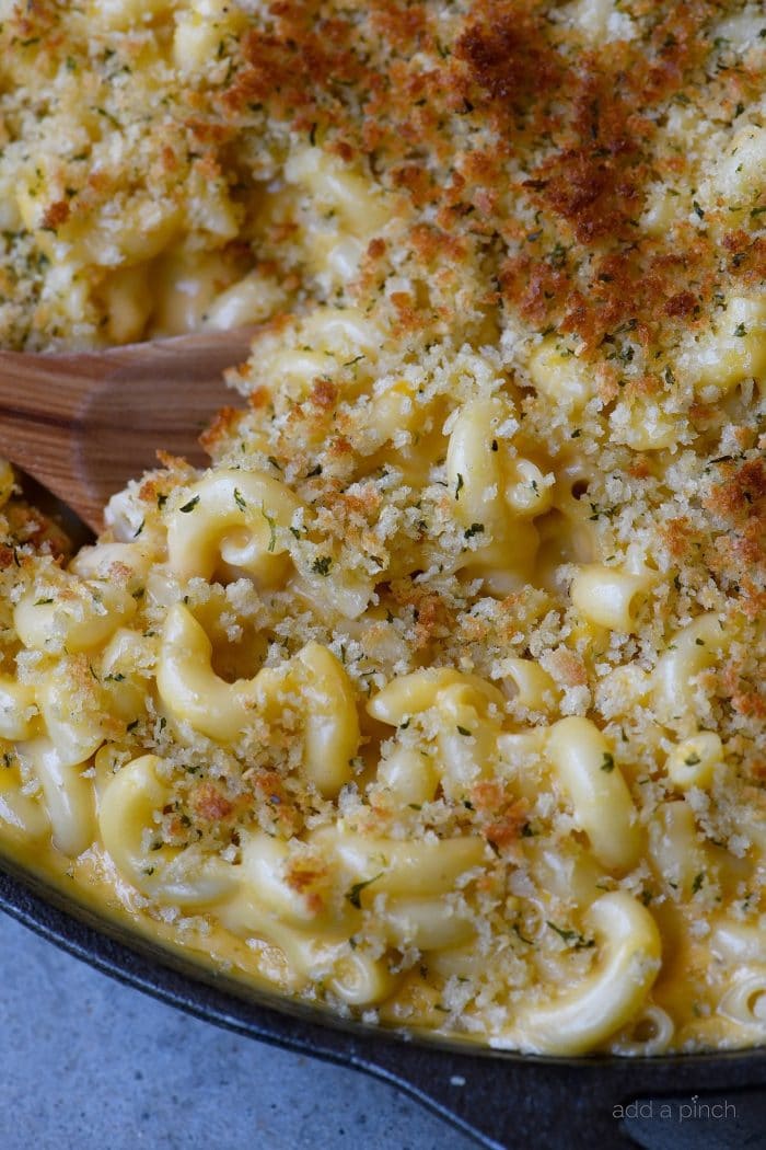 Skillet Mac and Cheese Recipe - Mac and Cheese is the ultimate comfort food! This easy cheesy sauce combined with macaroni and a buttery, crunch topping makes for the creamiest Mac and Cheese! // addapinch.com