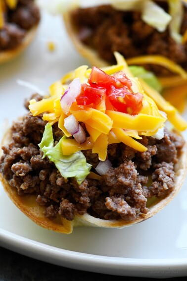 Taco Cups Recipe - This Taco Cups Recipe comes together in 15 minutes for a fast, fun, and fabulous dish! Made with just five ingredients, plus optional toppings, it is sure to be a weeknight staple! // addapinch.com